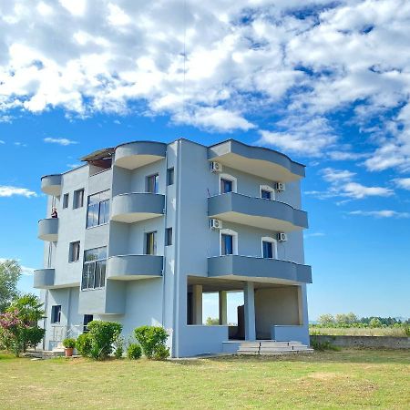 Grey Villa Golem  Buitenkant foto