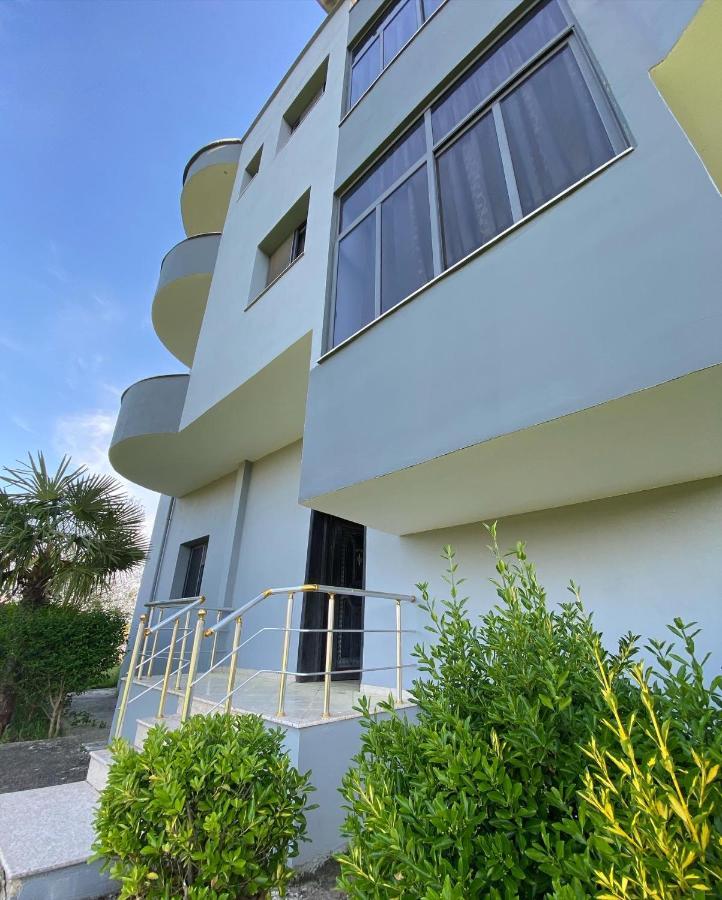 Grey Villa Golem  Buitenkant foto