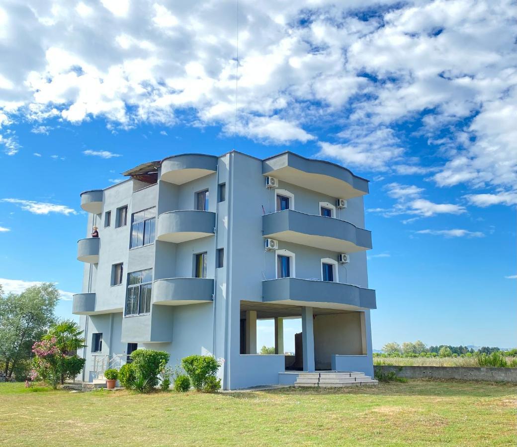Grey Villa Golem  Buitenkant foto